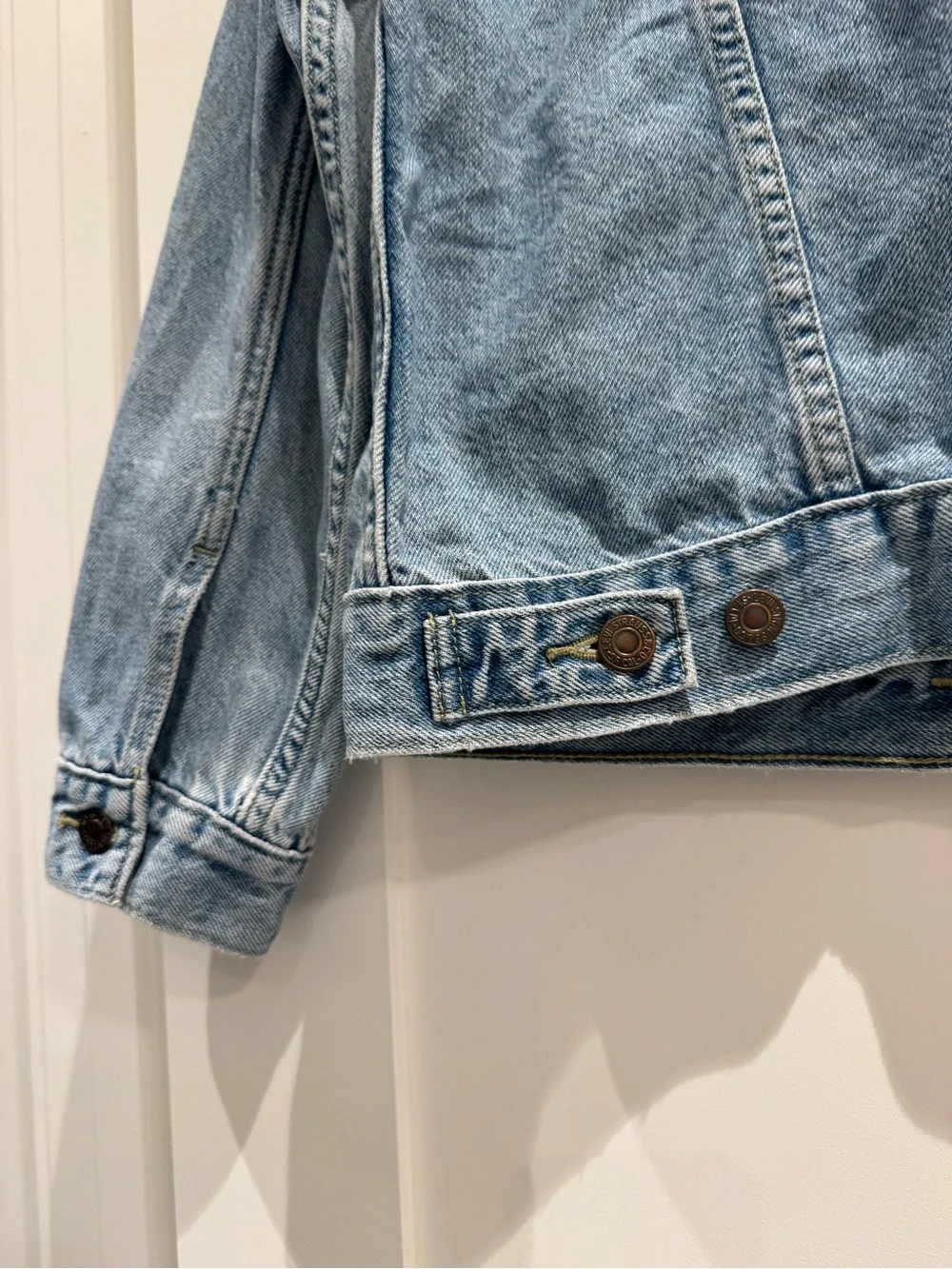 Levi’s Ex-Boyfriend Trucker Jacket Distressed Denim Large Light Wash
